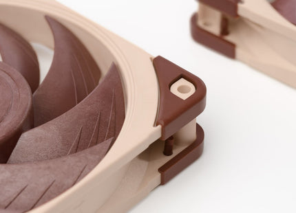 Noctua NF-A12x25 PWM - Close up anti vibratie hoeken