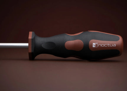 Noctua Schroevendraaier Phillips PH2 - Closeup handvat liggend